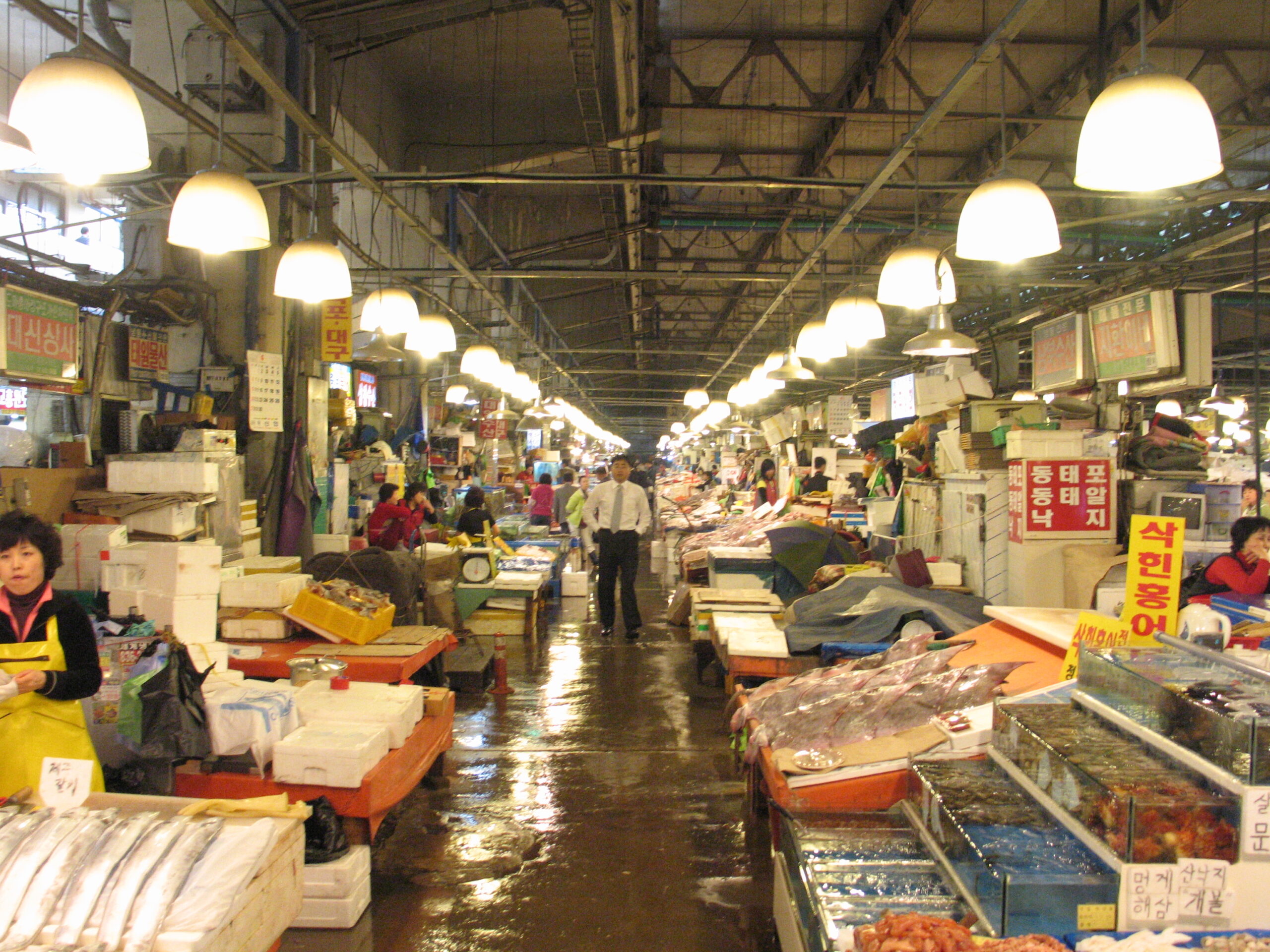Dongjak Noryangjin Fish Market (동작 노량진 수산시장)