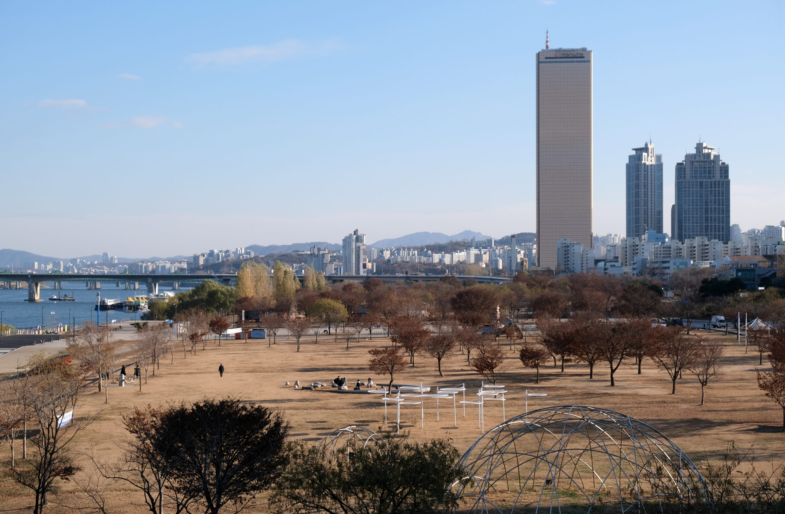 Yeouido 63 Building and Riverside View (여의도 63빌딩·한강 조망)