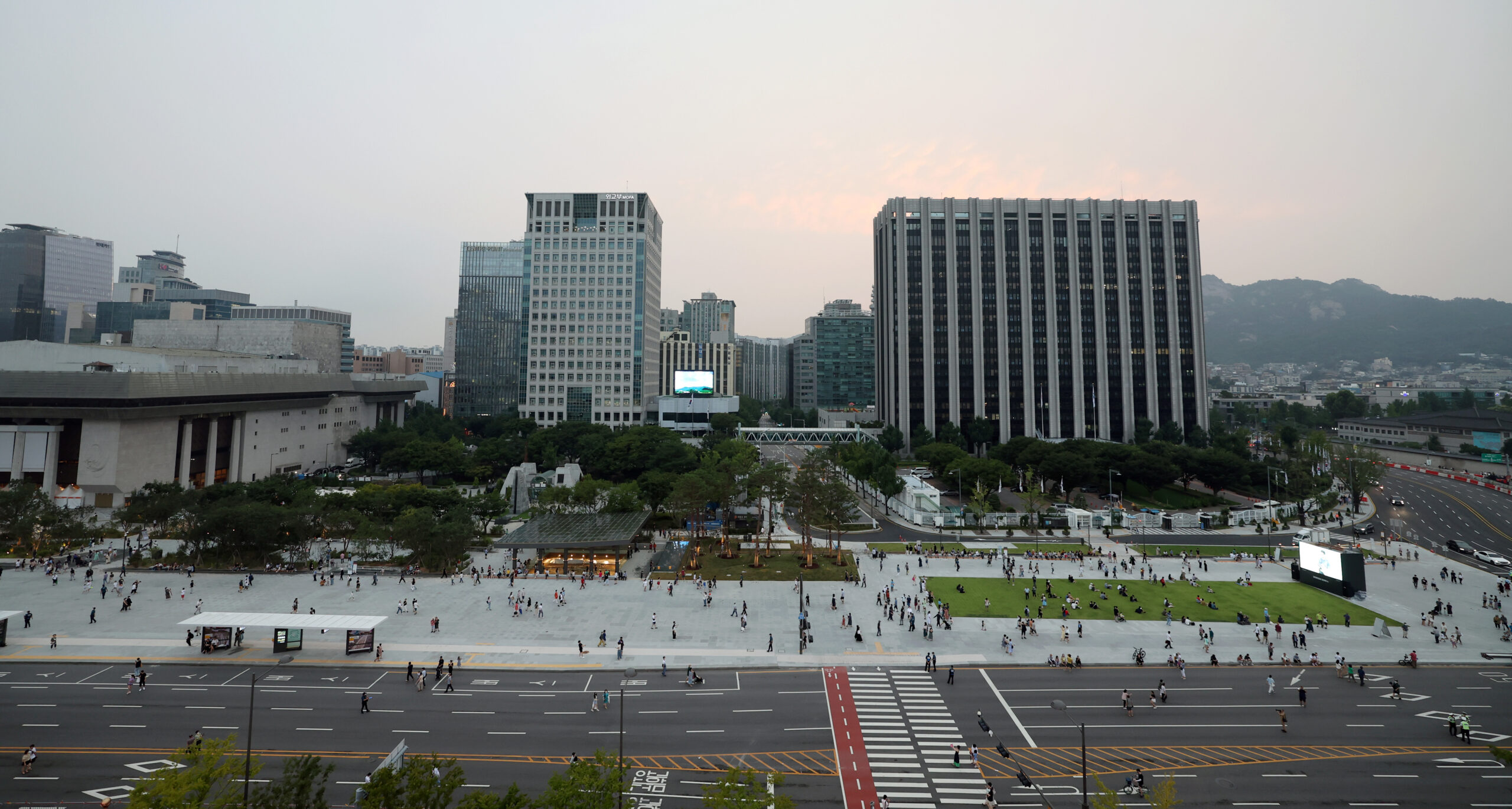 Gwanghwamun Square Night View (광화문 광장 야경)