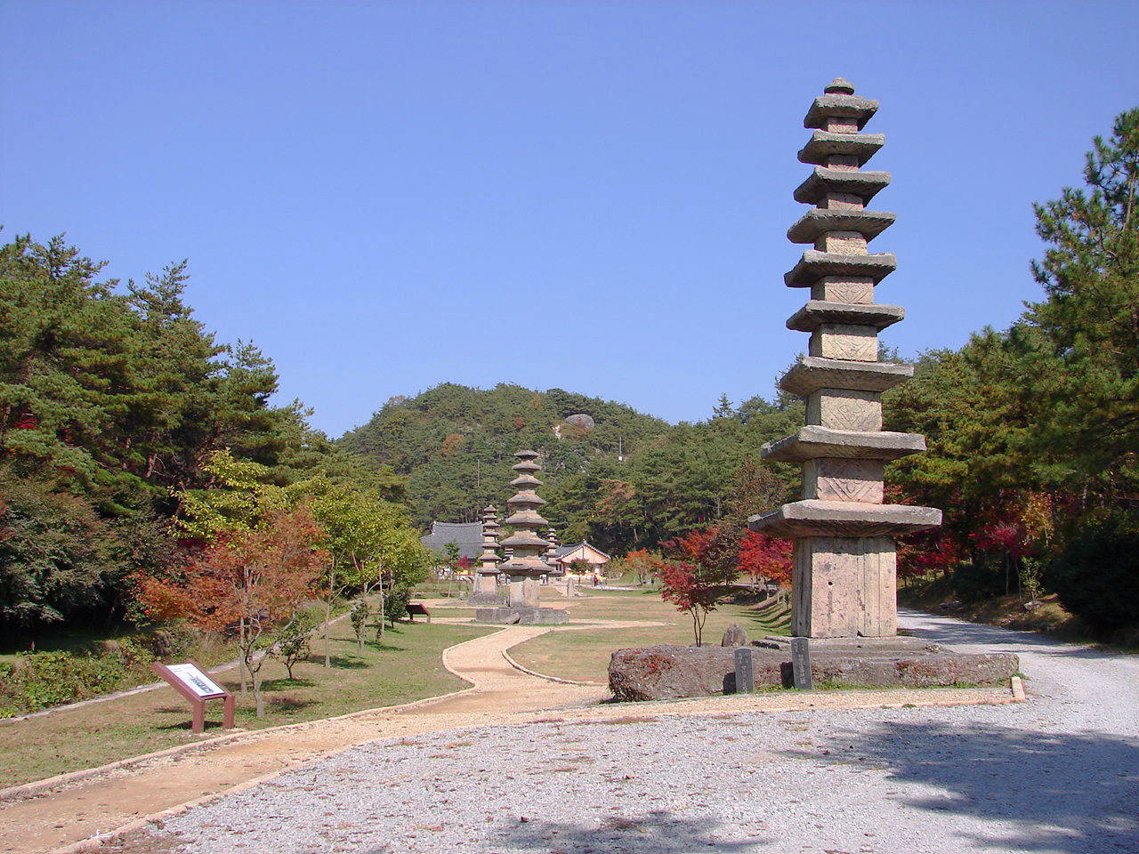 Hwasun Unjusa Thousand Buddhas Site (화순 운주사 천불천탑)