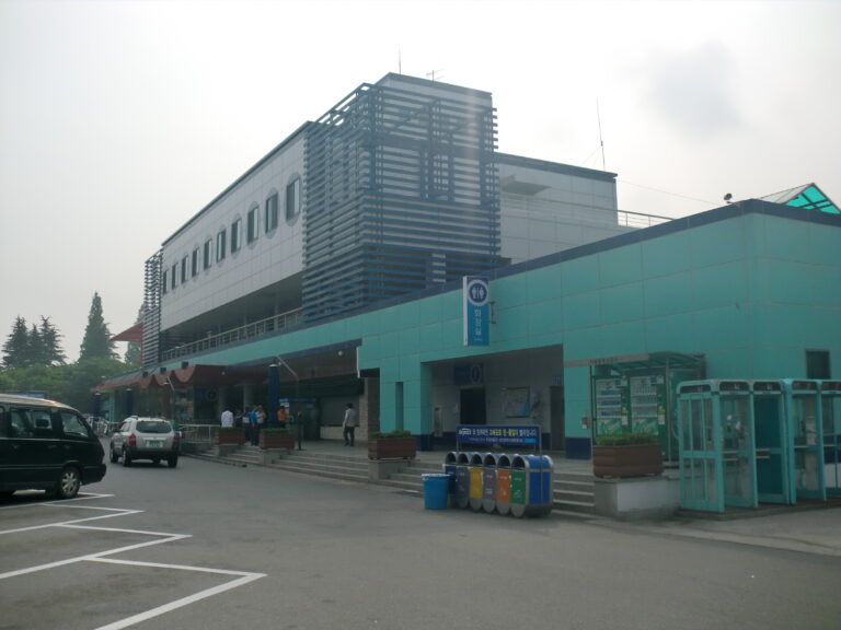 Gwangyang Seomjingang River Eel Village (광양 섬진강 은어 마을)