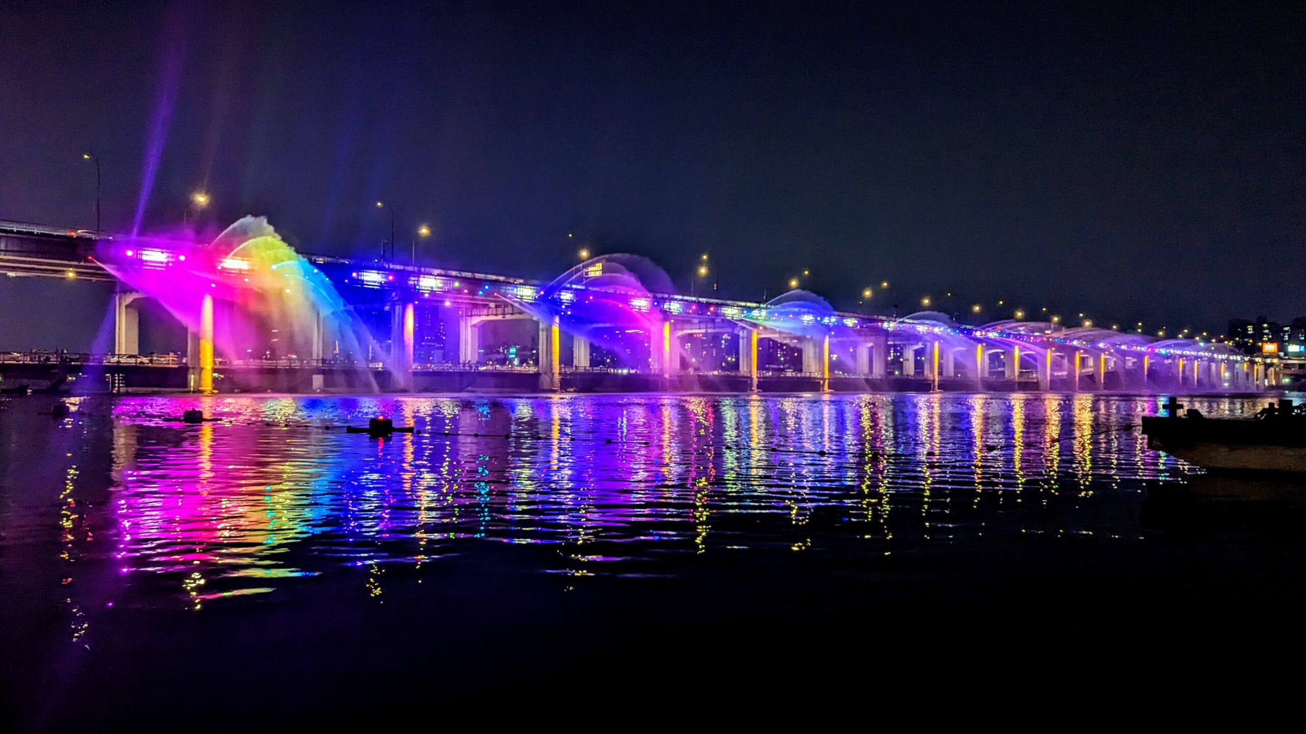 Banpo Bridge Moonlight Rainbow Fountain