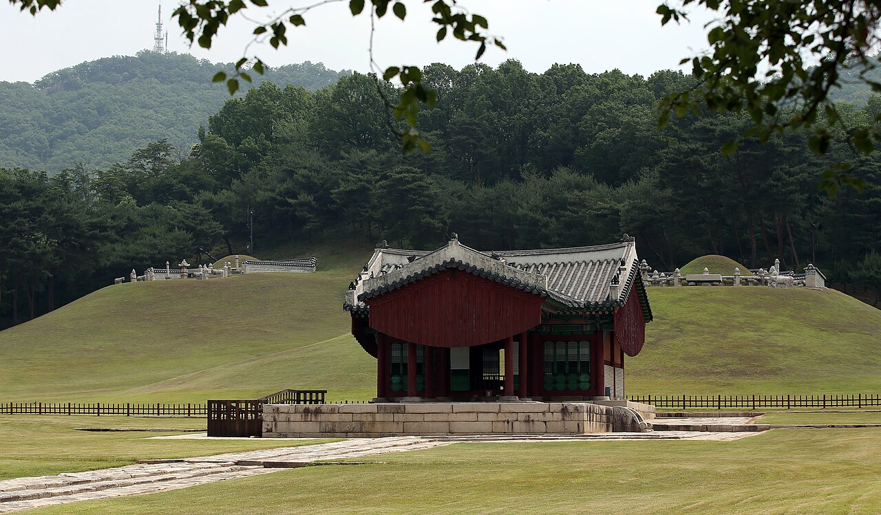 Inhyeon Golbang Listening Bar
