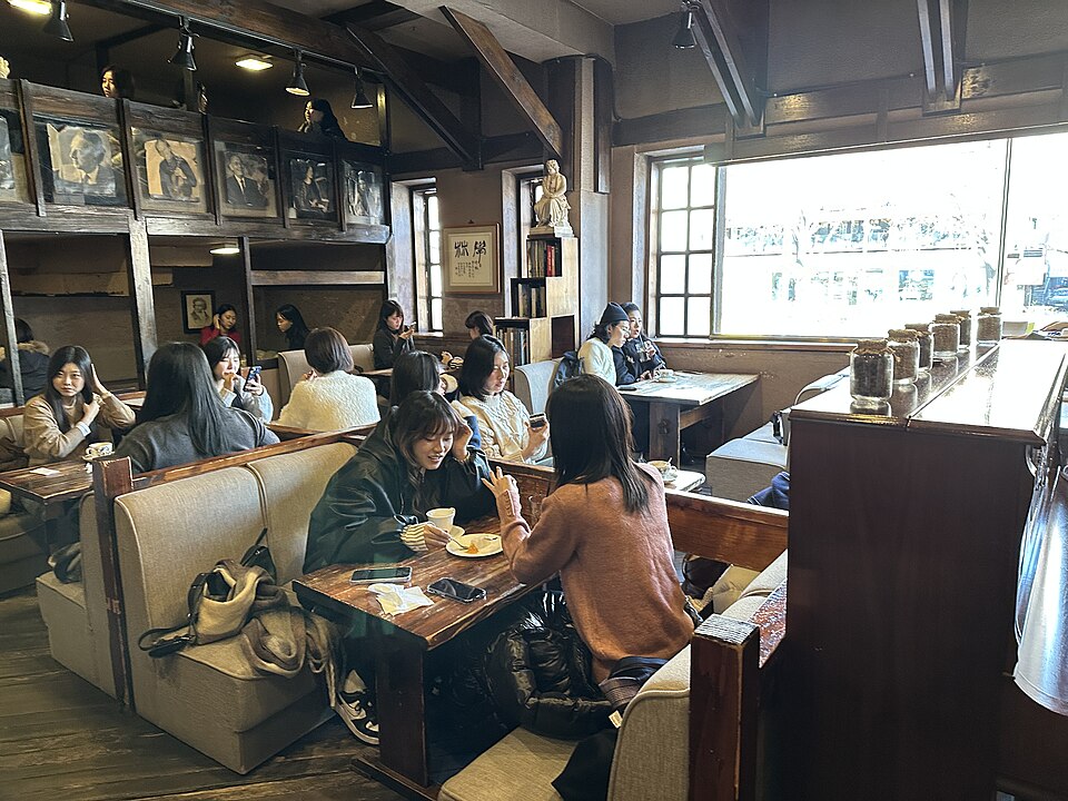 Glow Seongsu (글로우 성수)