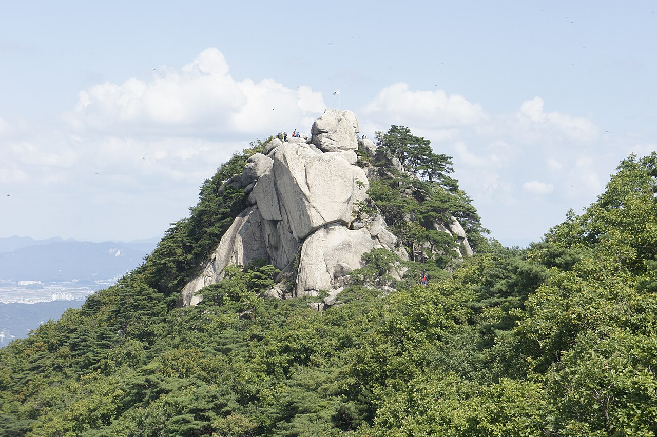 Suraksan Mountain Summit Trail