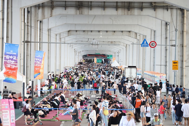 Walk Seoul’s Han River: Jamsugyo Bridge Goes Car-Free Every Sunday Until June 14